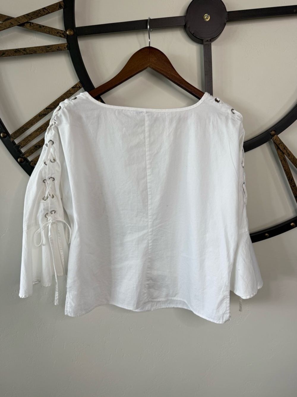 KEREN hart White Lace-Up Sleeve Blouse - Picture 4 of 4